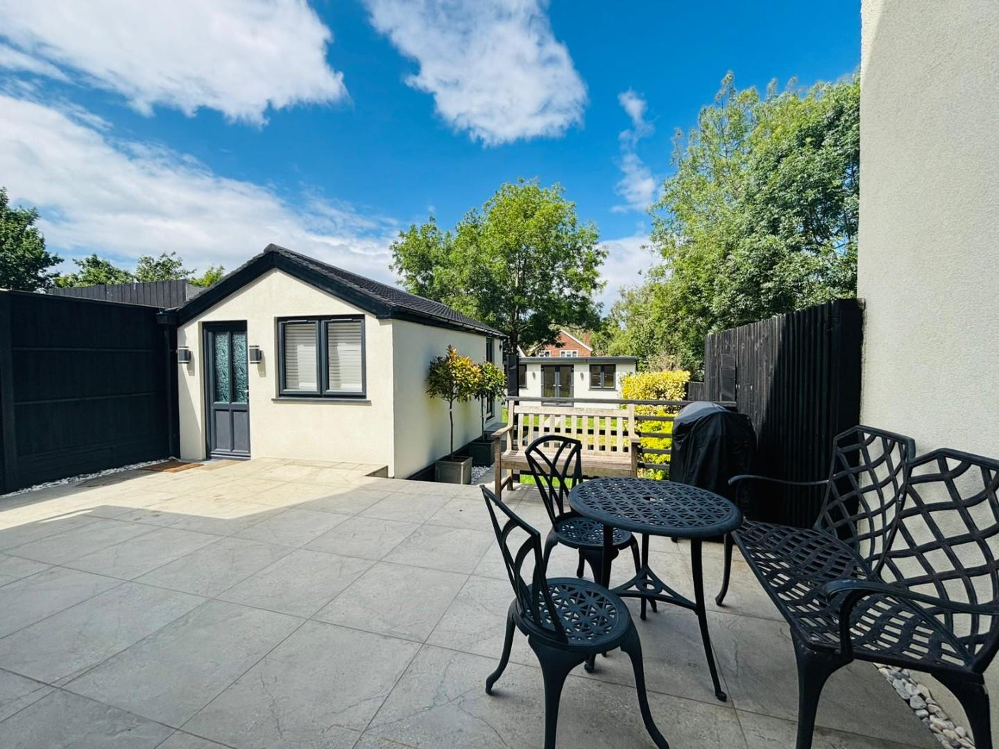 Stoneyfields Lane, Edgware, HA8, Edgware